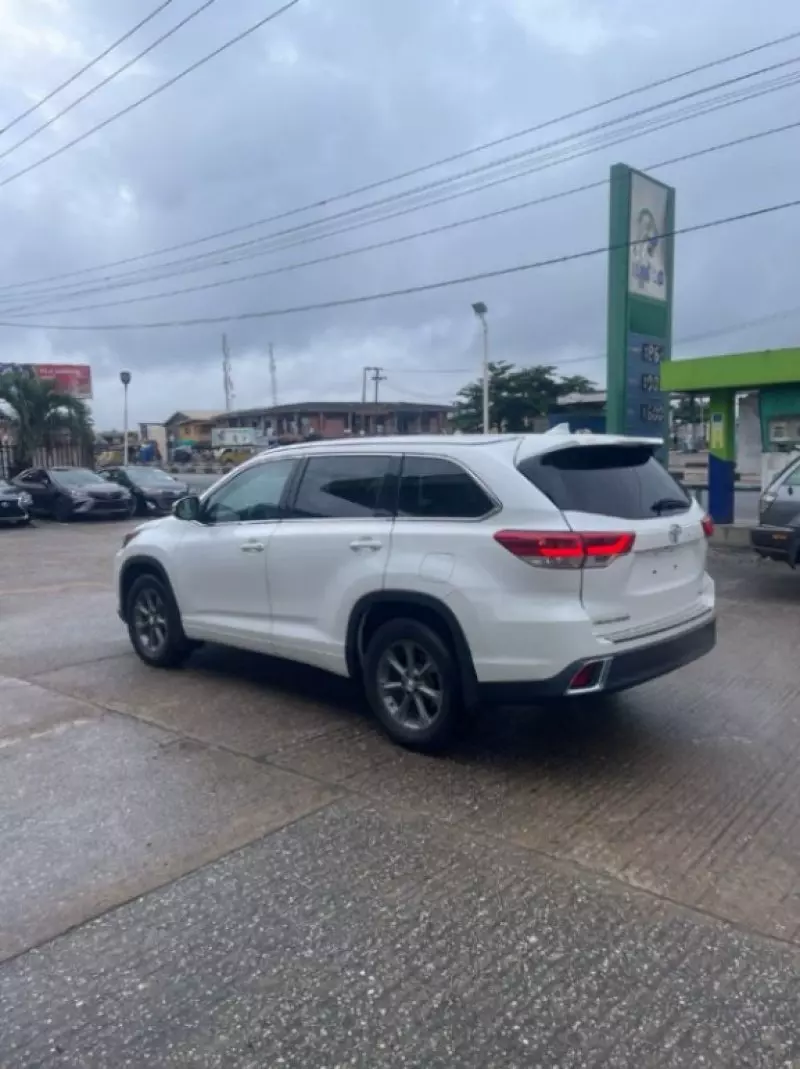 TOYOTA Highlander   - 2019