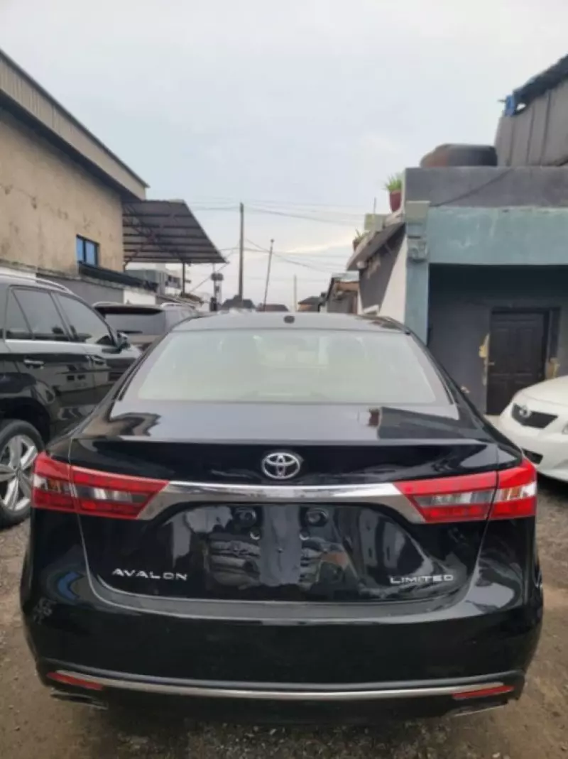 Toyota Avalon   - 2016