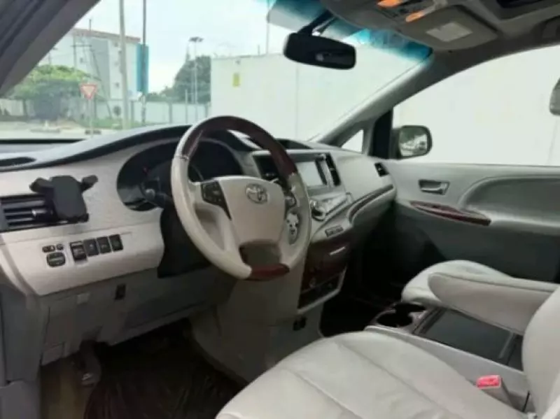 Toyota Sienna   - 2015