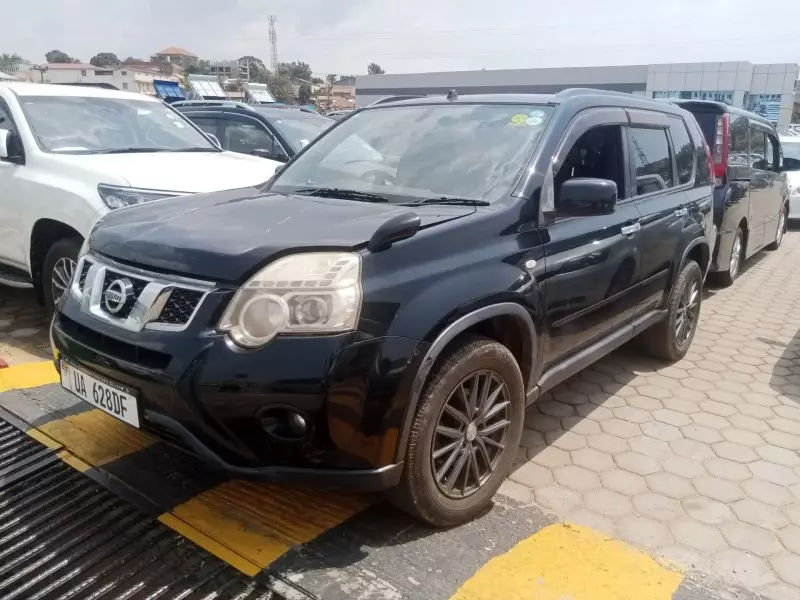 Nissan X-TRAIL    - 2011