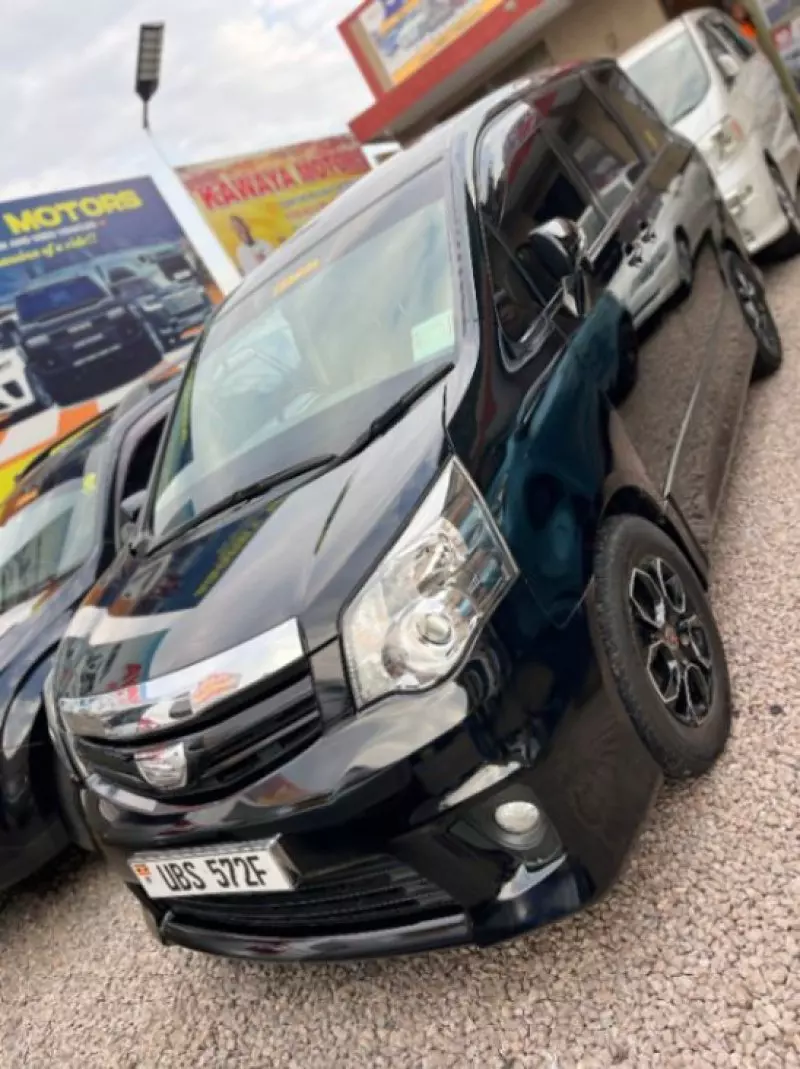 Toyota Noah   - 2010