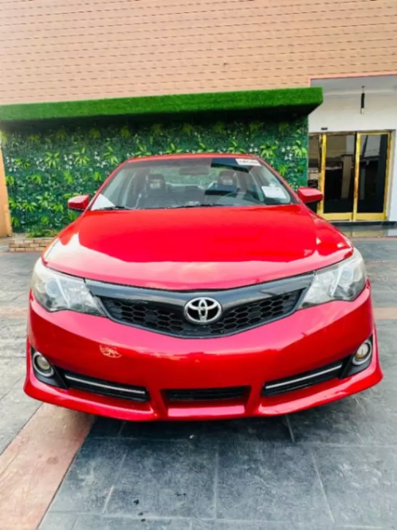 Toyota Camry   - 2013