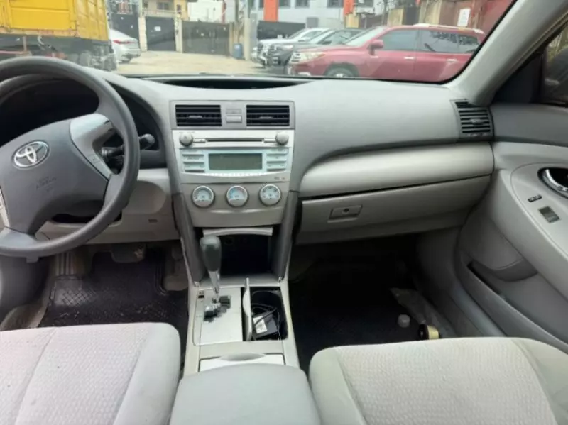 TOYOTA Camry   - 2010