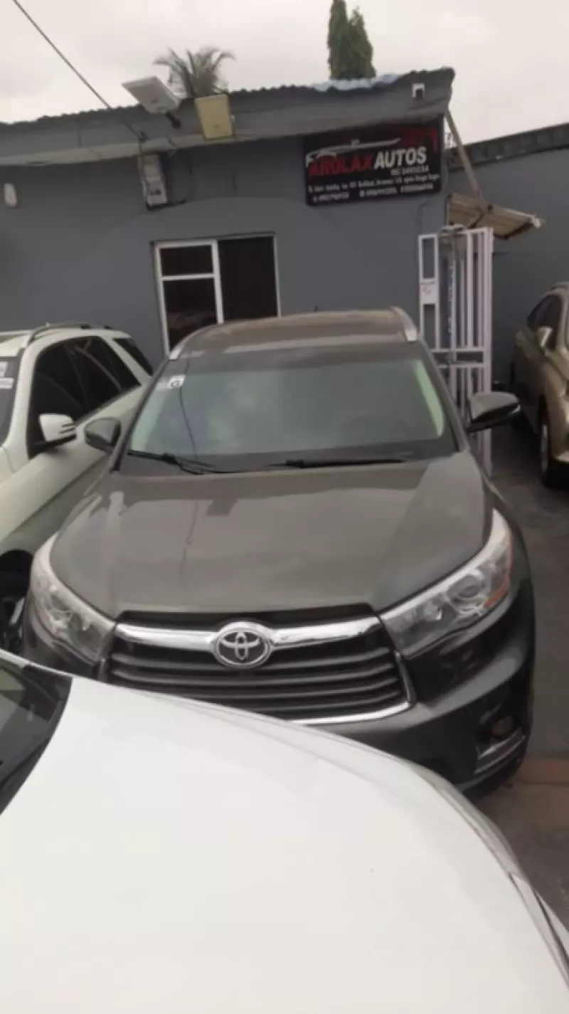 Toyota Highlander   - 2014