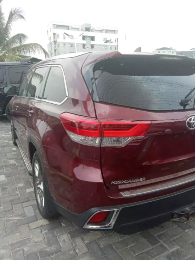 Toyota Highlander   - 2017