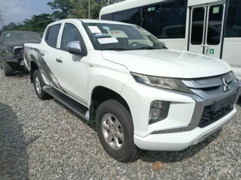 Mitsubishi L200   - 2021
