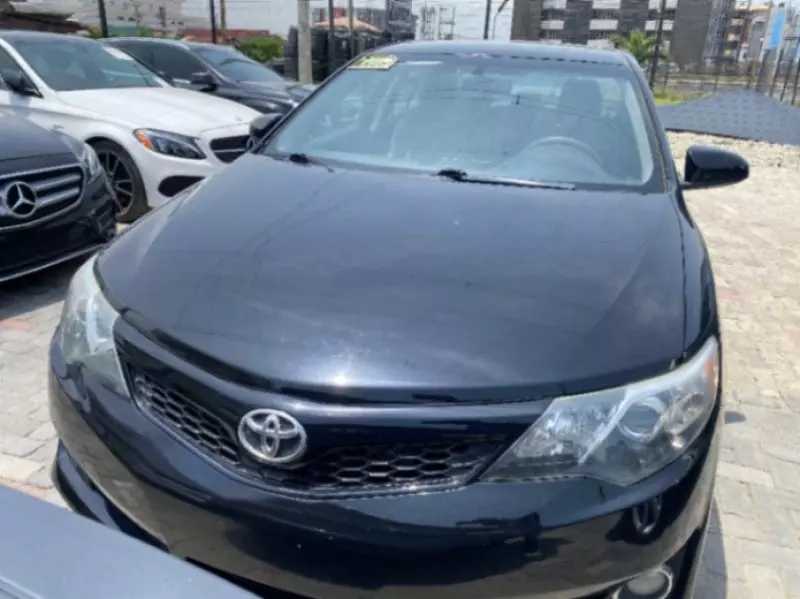 TOYOTA Camry - 2012