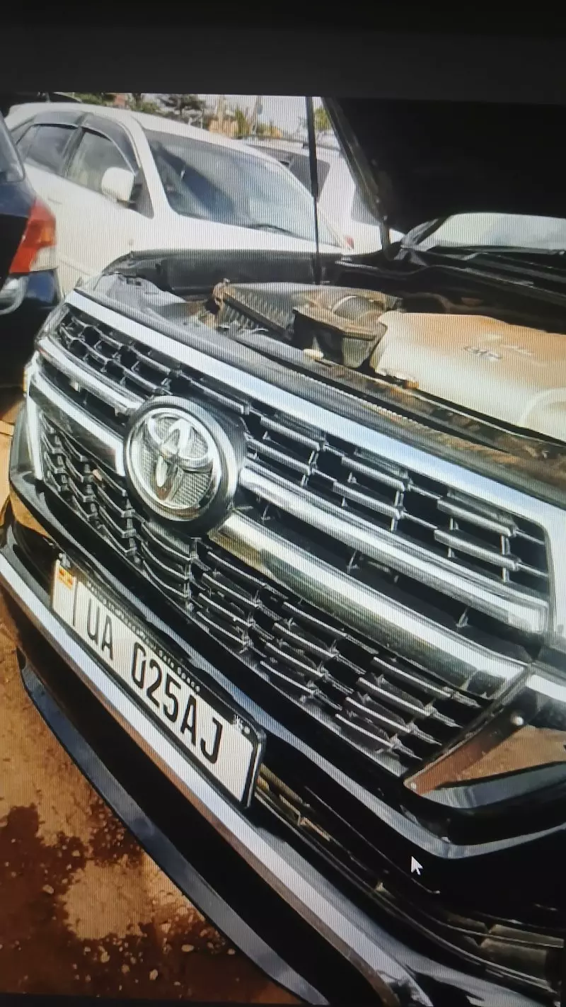Toyota Land Cruiser V8   - 2012
