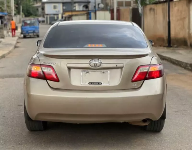 Toyota Camry   - 2009