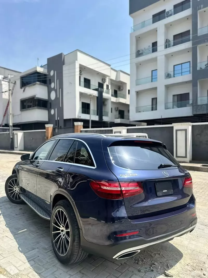 Mercedes-Benz GLC 300   - 2016