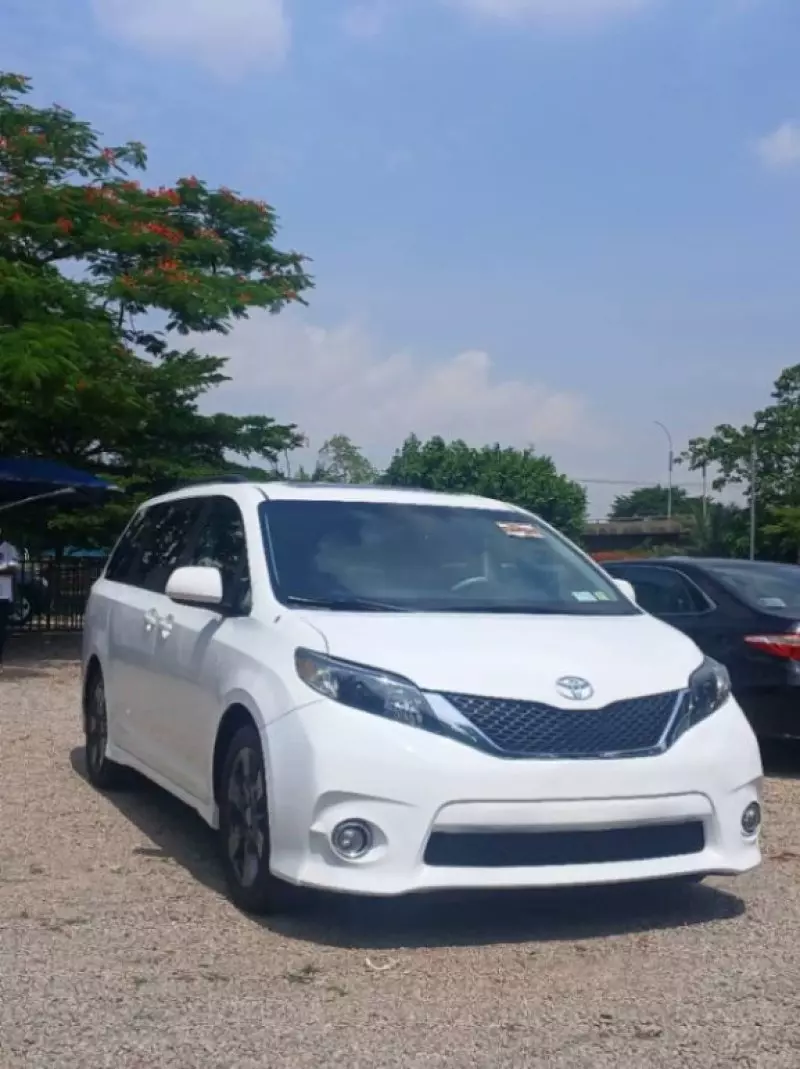 Toyota Sienna   - 2012
