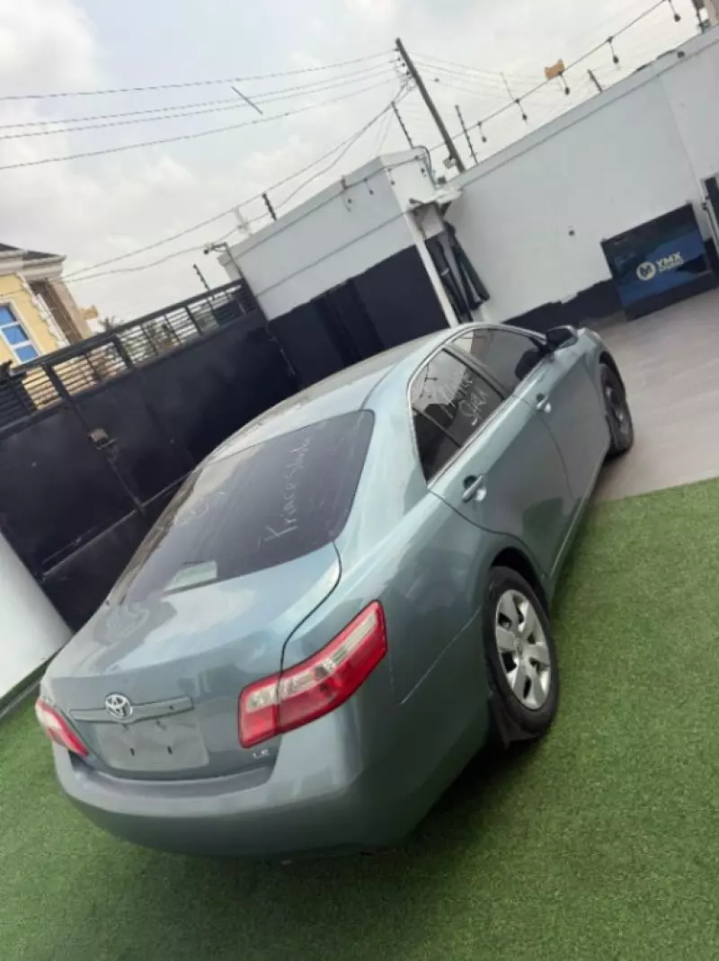 Toyota Camry   - 2009