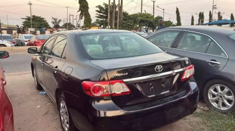 Toyota Corolla   - 2009