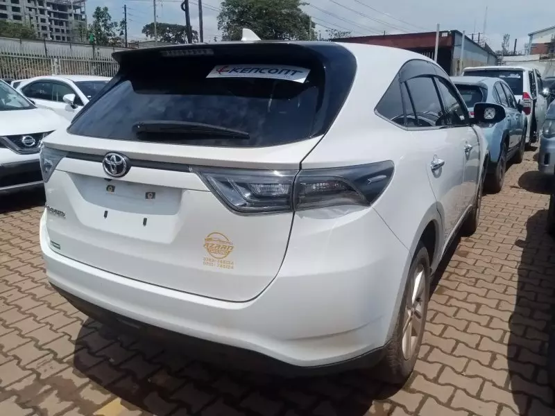 Toyota Harrier   - 2016