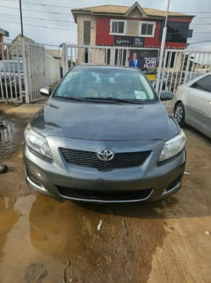 TOYOTA Corolla   - 2010