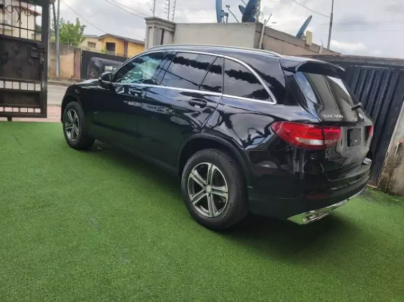Mercedes-Benz GLC 300   - 2017