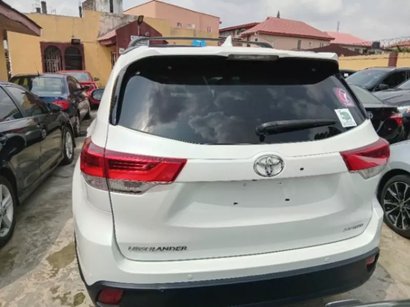 Toyota Highlander   - 2017