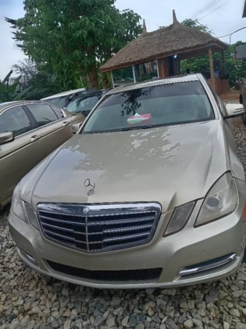 Mercedes-Benz E350   - 2010