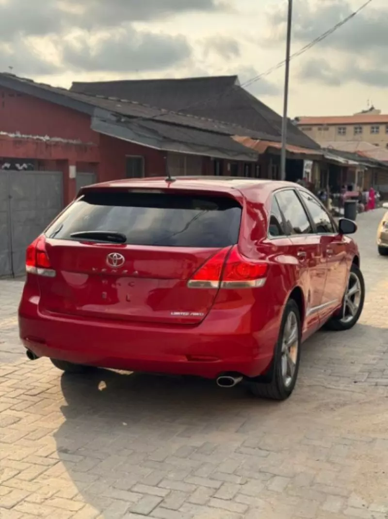 Toyota Venza   - 2012