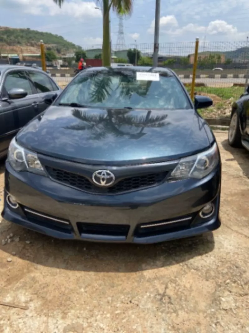 Toyota Camry   - 2014
