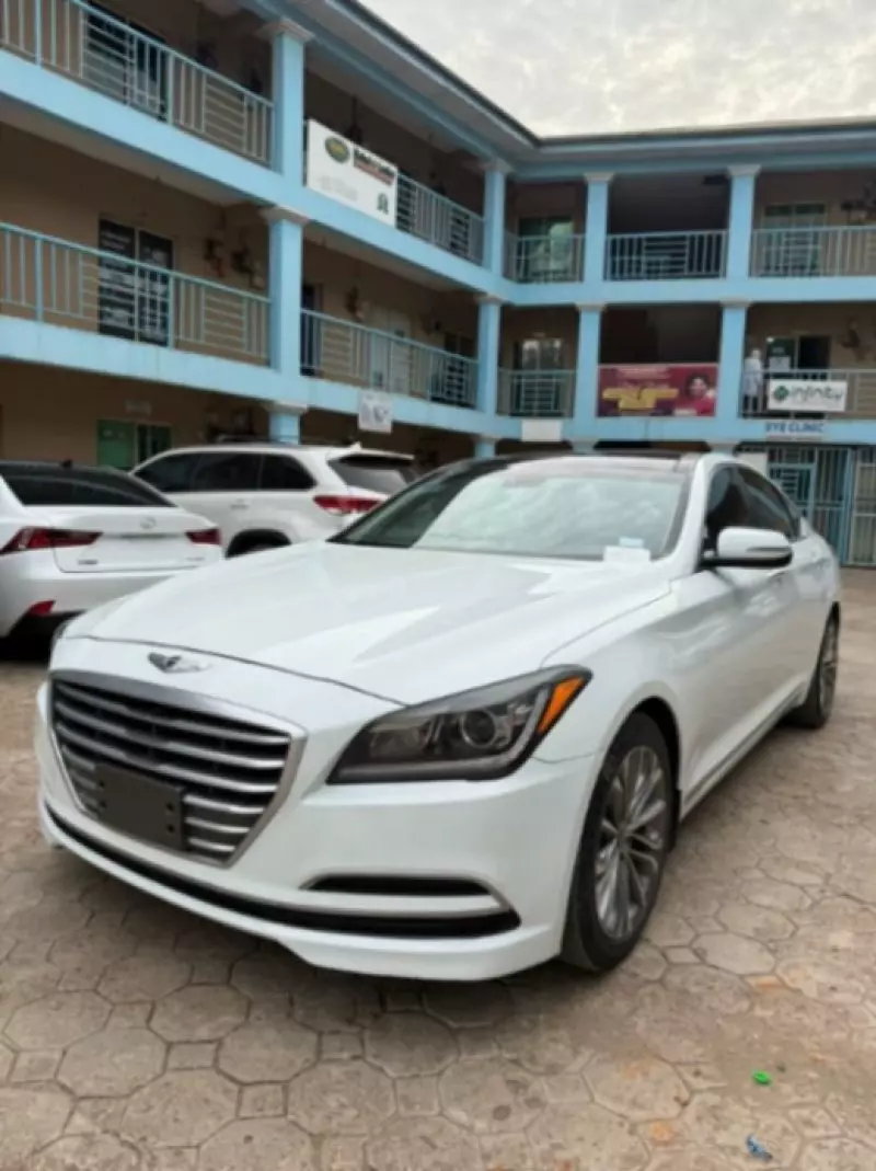 Hyundai Genesis   - 2015