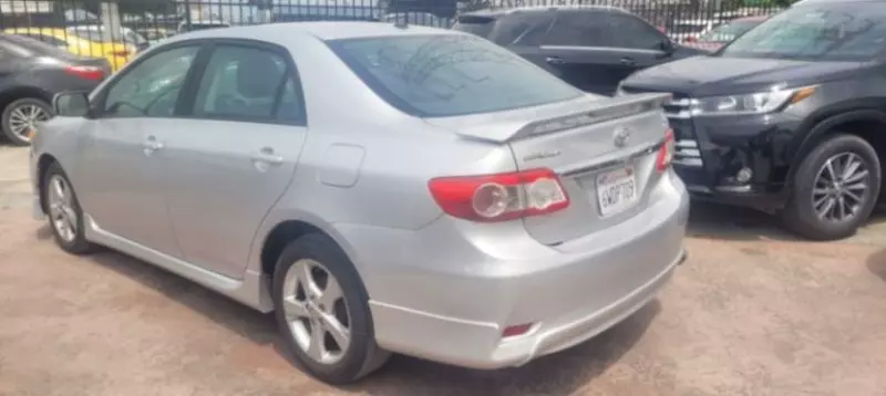 Toyota Corolla   - 2012