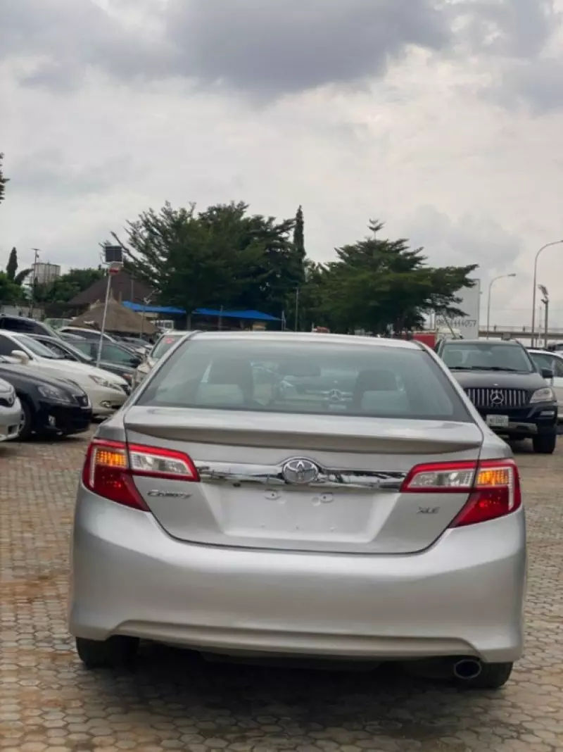 TOYOTA Camry - 2012