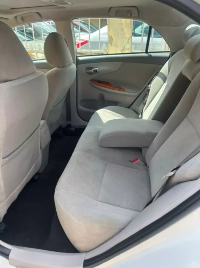 TOYOTA Corolla - 2010