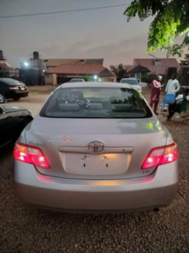 Toyota Camry   - 2009