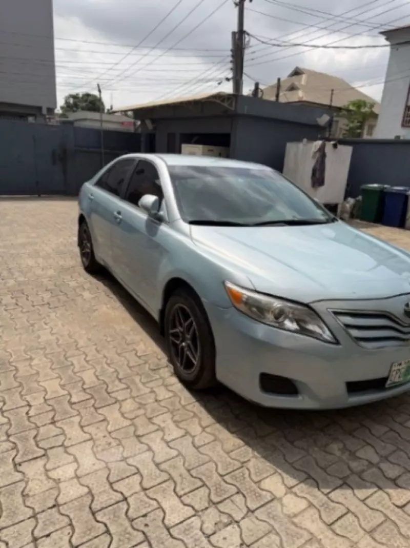 TOYOTA Camry - 2011