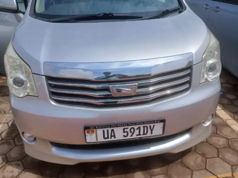 TOYOTA Noah   - 2012