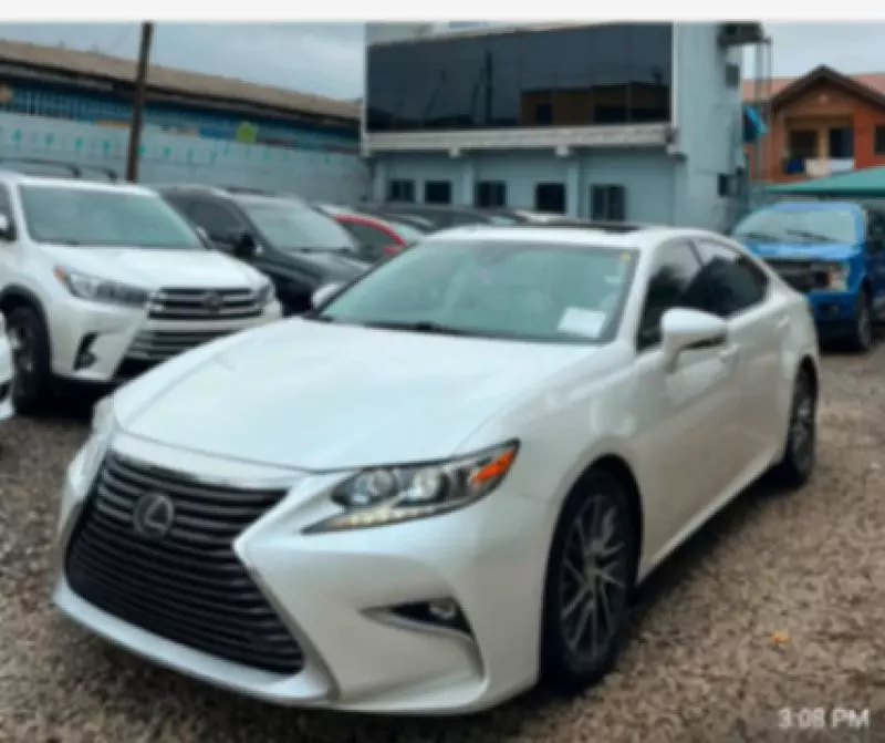 Lexus ES   - 2016