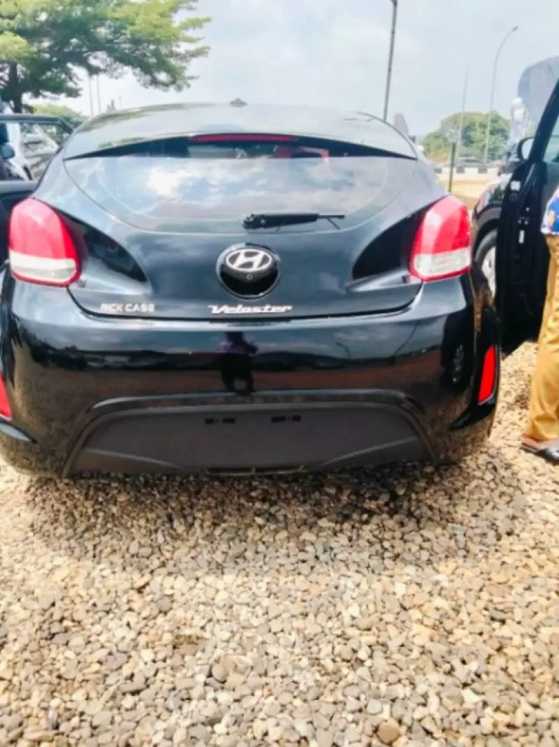 Hyundai Veloster   - 2015