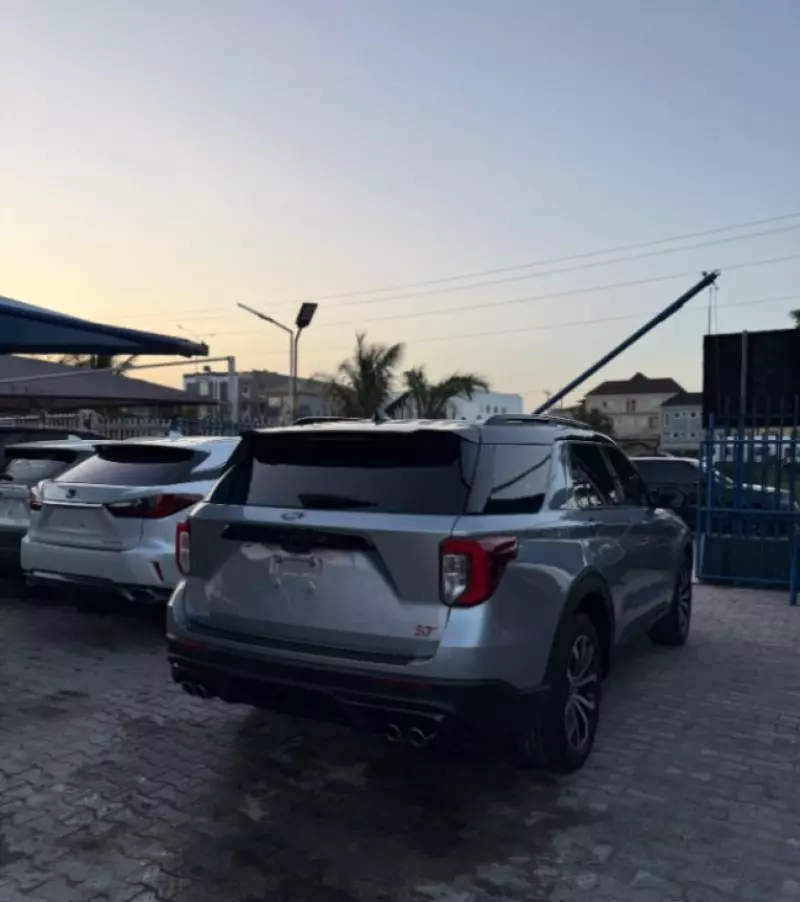 Ford Explorer   - 2020