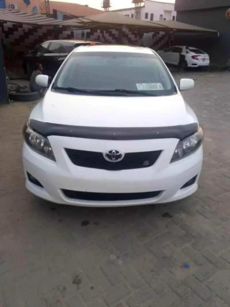 TOYOTA Corolla   - 2010