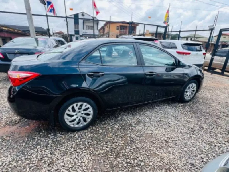 TOYOTA Corolla - 2017