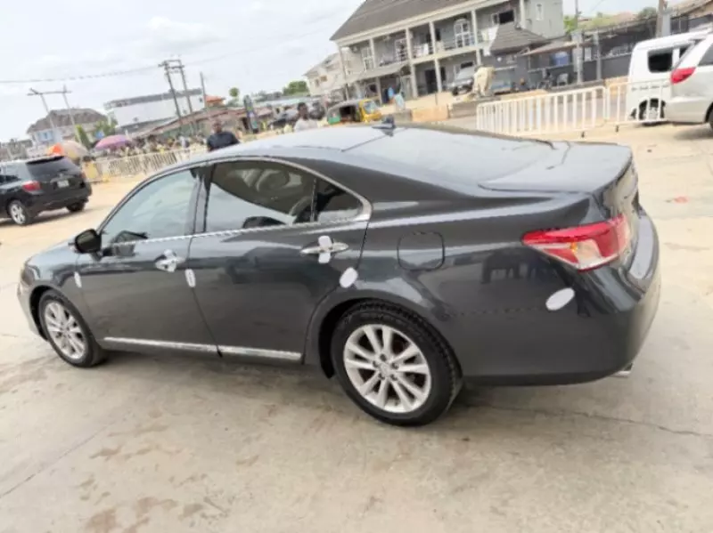 Lexus ES 350   - 2010