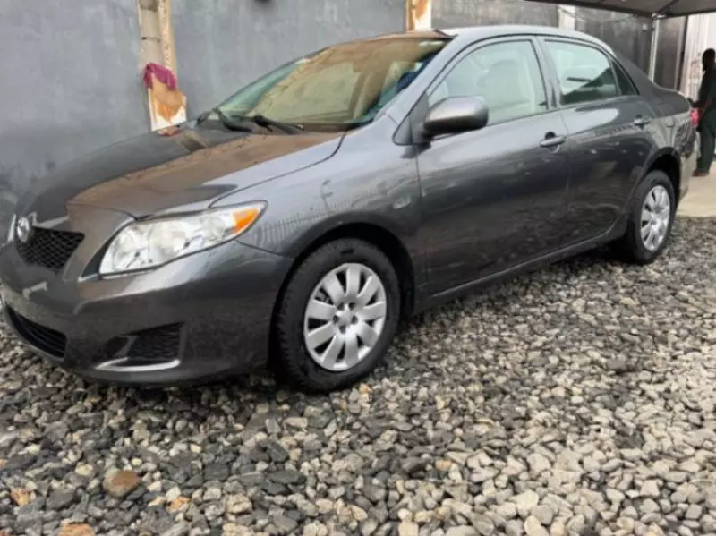 Toyota Corolla   - 2010