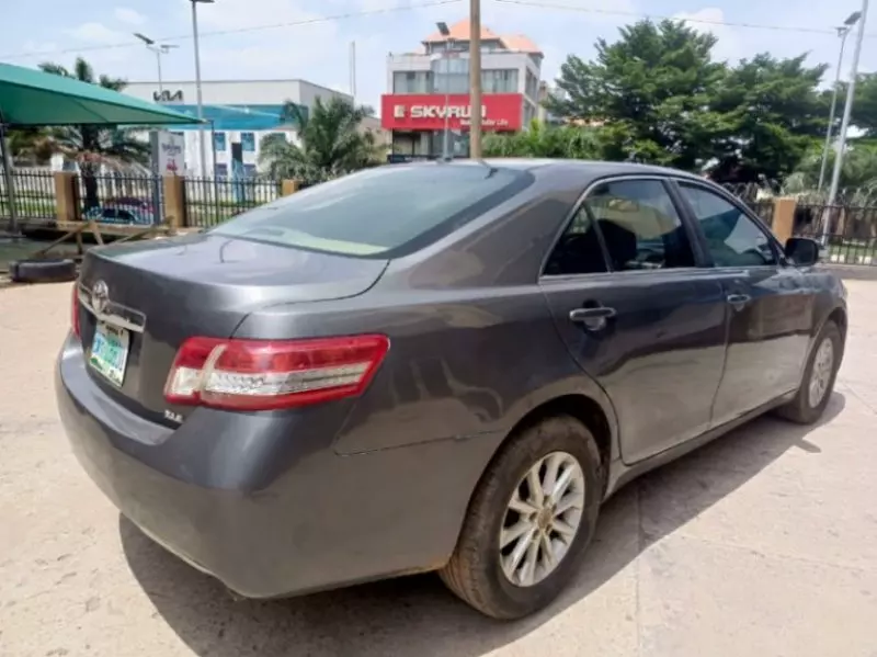 Toyota Camry   - 2011