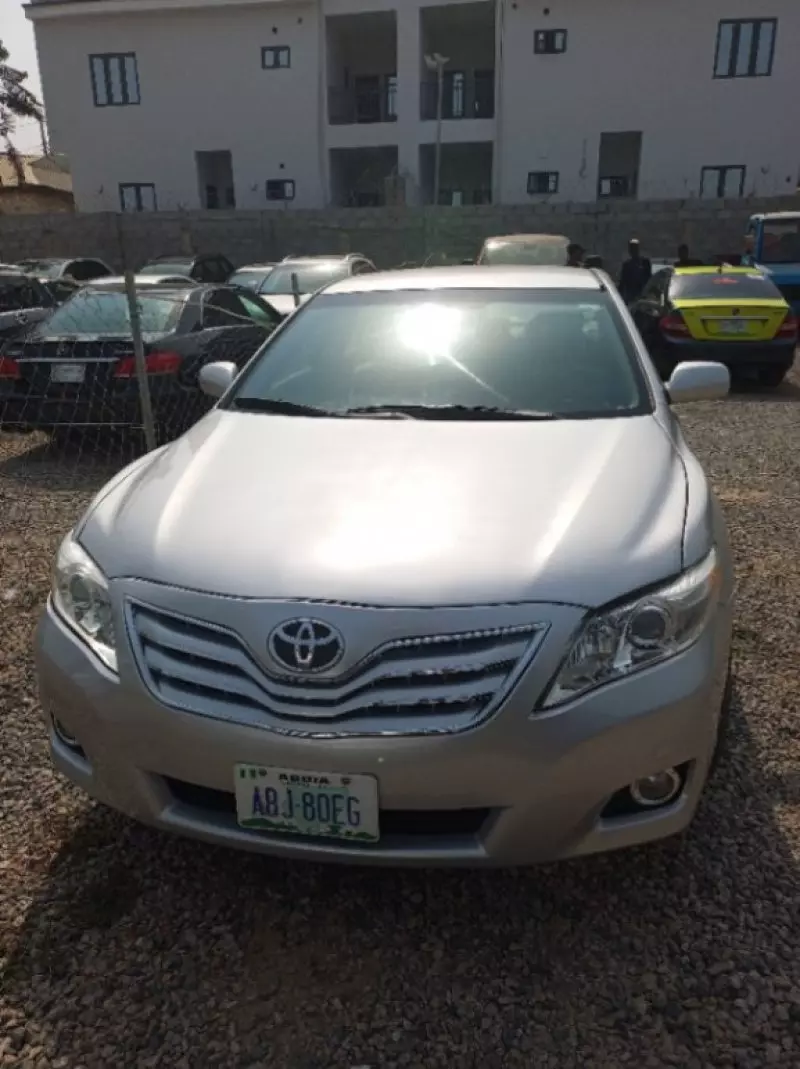 Toyota Camry   - 2011