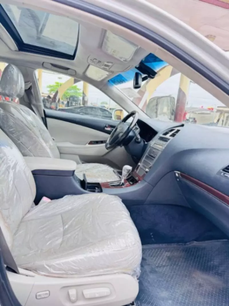 Lexus ES   - 2011