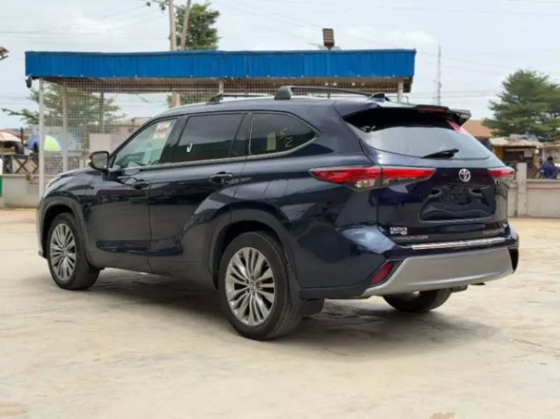 Toyota Highlander   - 2021
