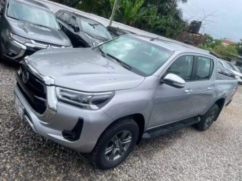 TOYOTA Hilux   - 2026