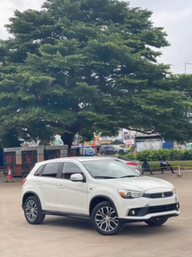 Mitsubishi OUTLANDER   - 2016