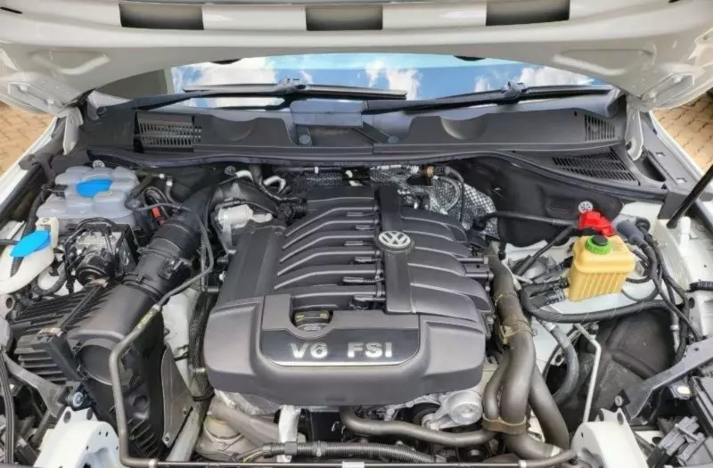 Volkswagen Touareg   - 2016