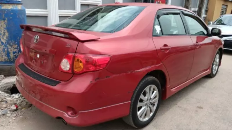 Toyota Corolla   - 2010