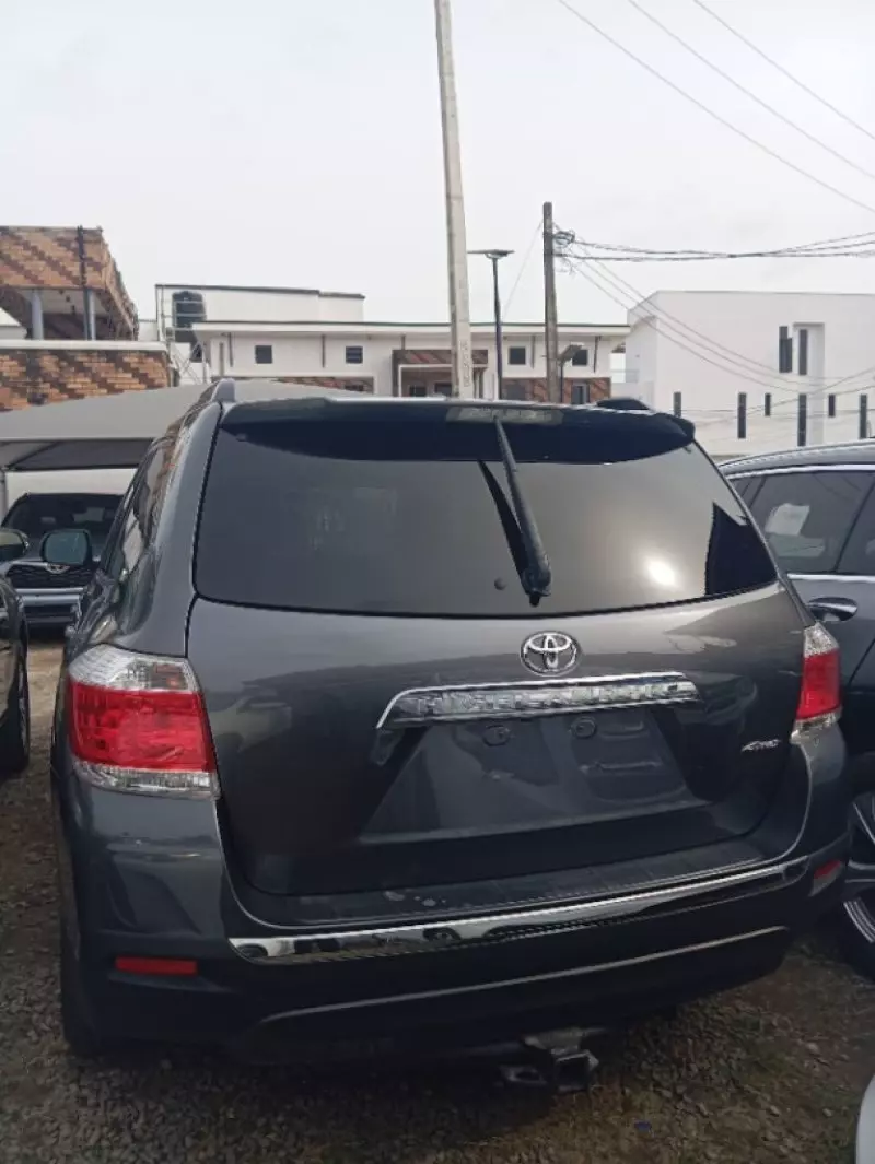 Toyota Highlander   - 2011
