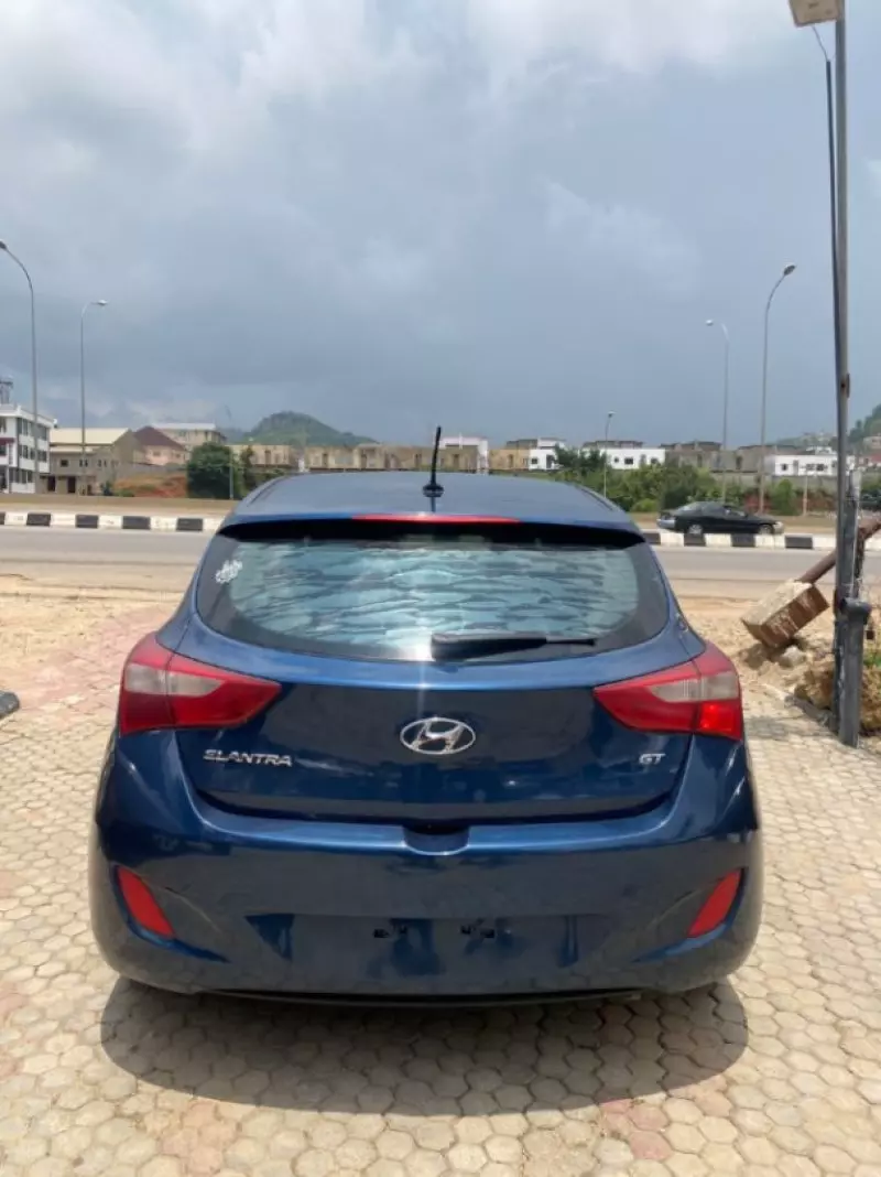 Hyundai Elantra - 2015