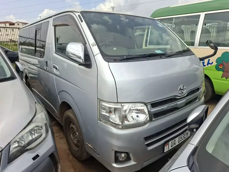 Toyota Hiace   - 2011