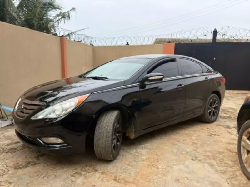 Hyundai Sonata - 2012